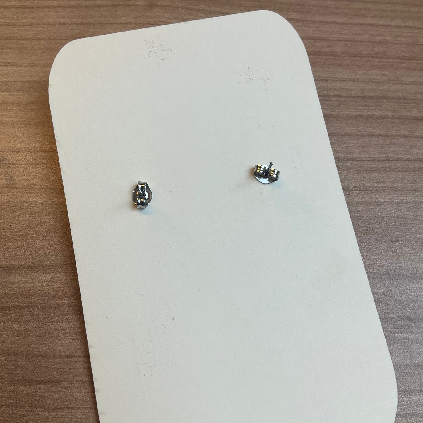 White Flair Oorstekers rond