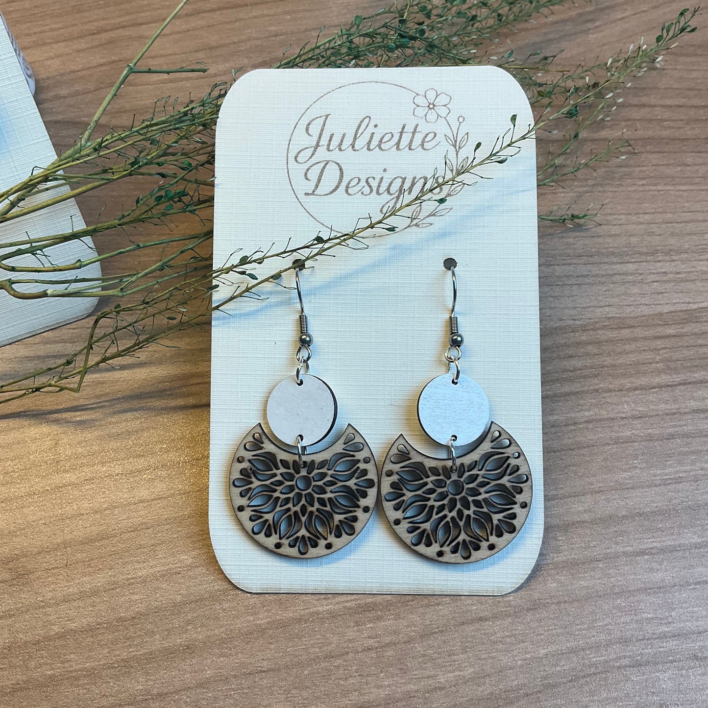 White Flair oorhangers rond